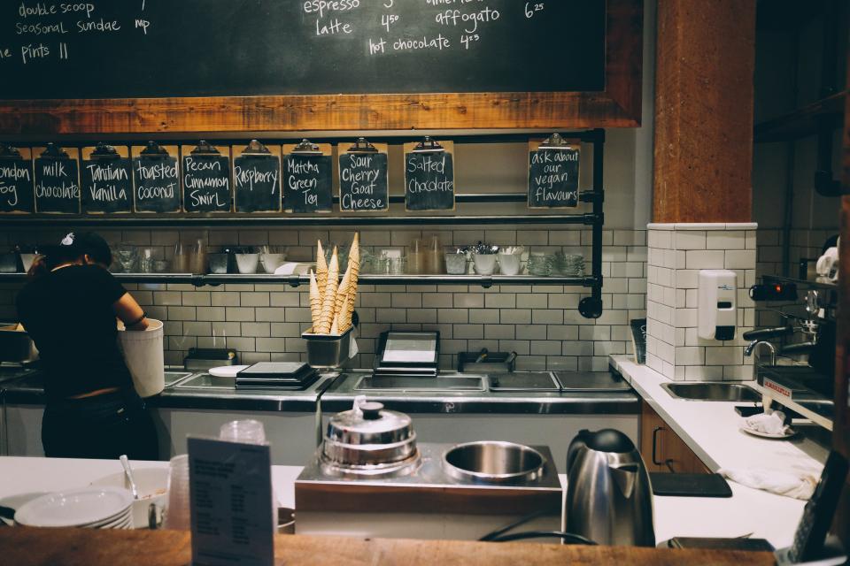 Commercial kitchen prep and serving station